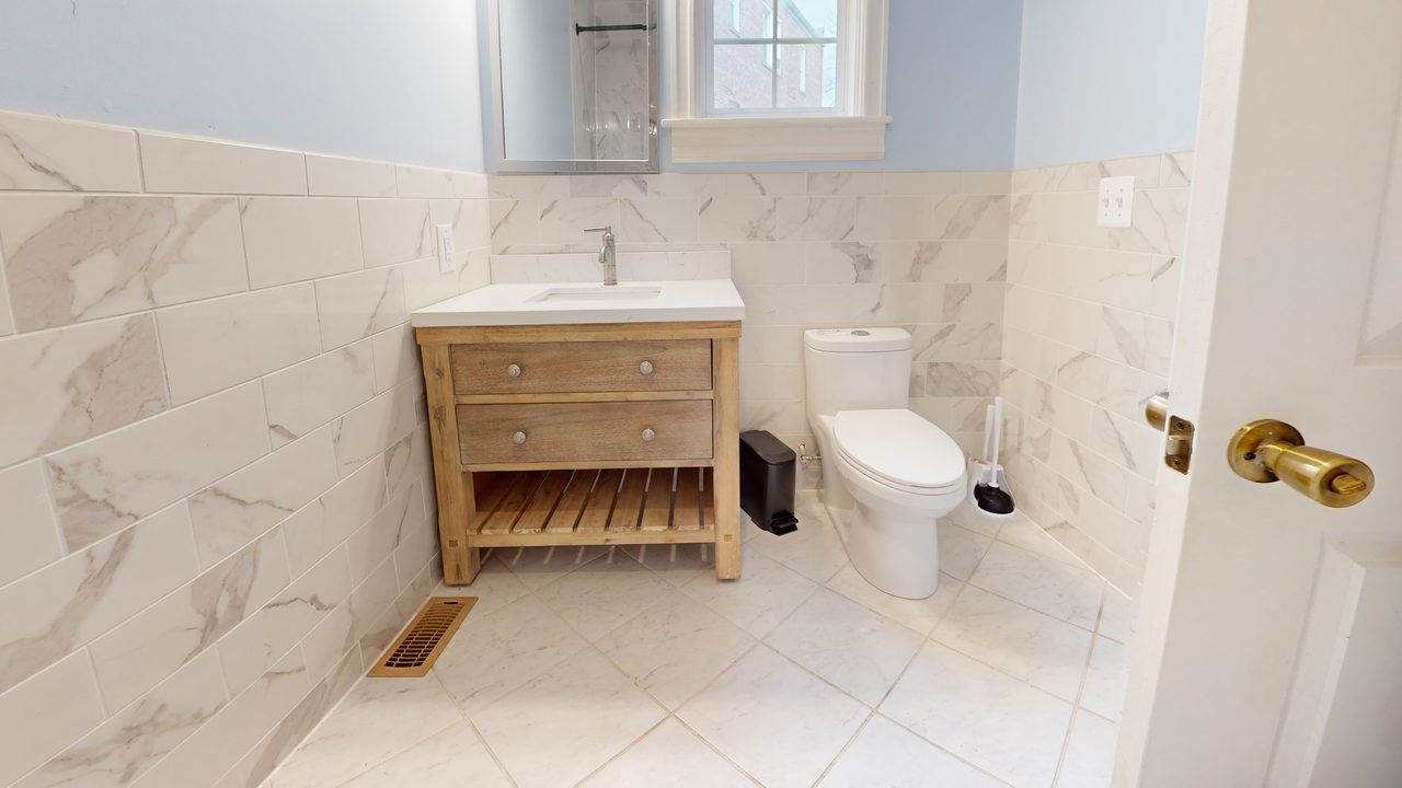 #1811: Dupont Park - Queen Bedroom B W/Private Bath - 3
