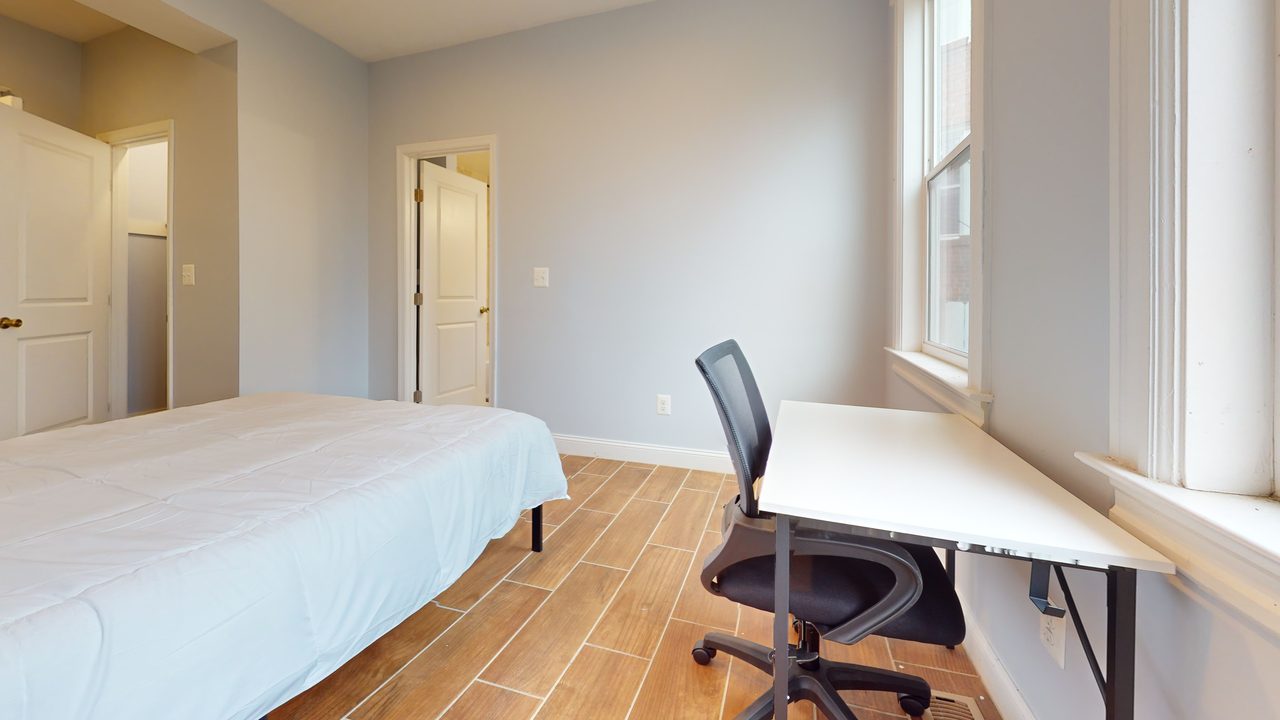 #1811: Dupont Park - Queen Bedroom B W/Private Bath - 2