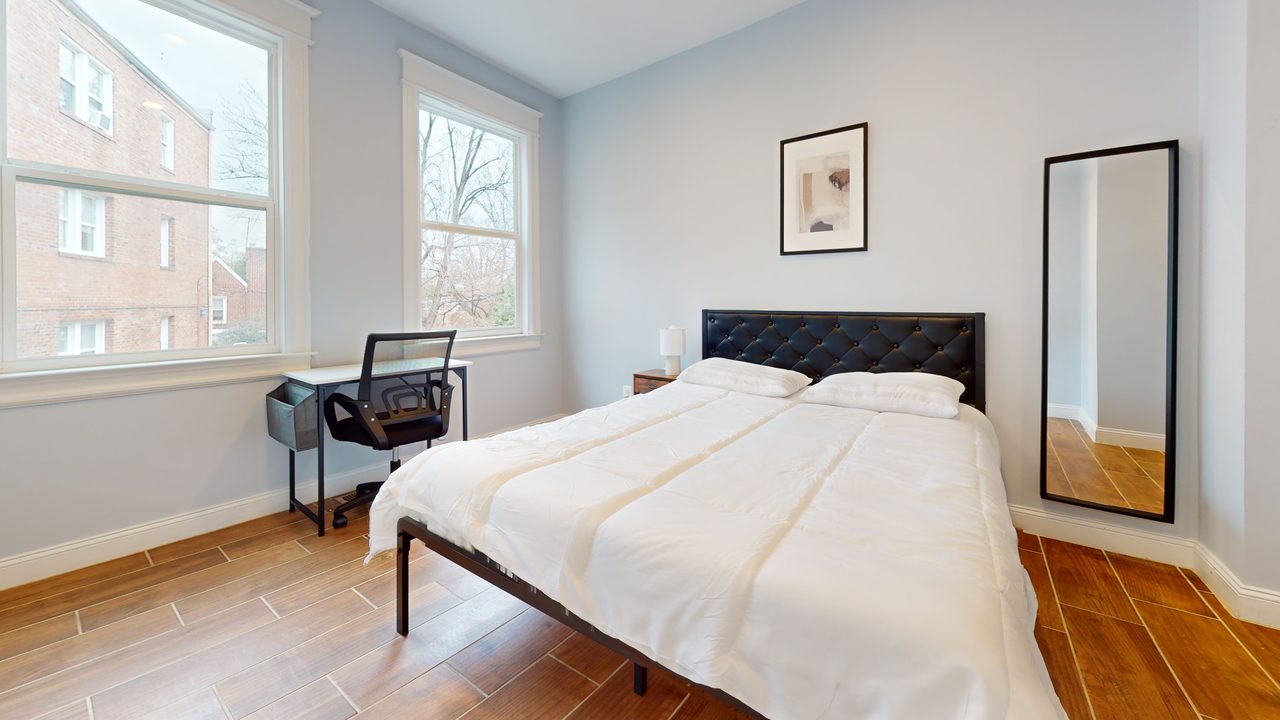 #1811: Dupont Park - Queen Bedroom B W/Private Bath - 1