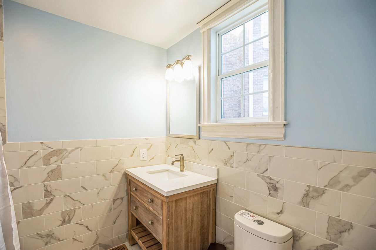#1811: Dupont Park - Queen Bedroom B W/Private Bath - 4