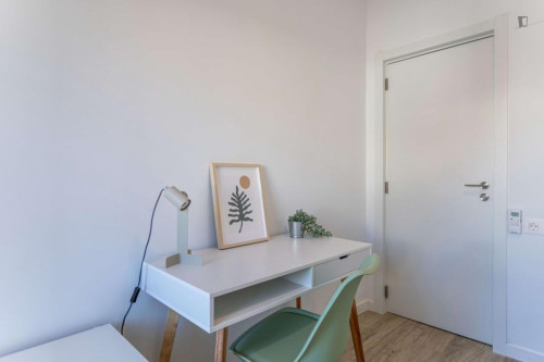 Inviting 4-bedroom apartment in Nou Moles