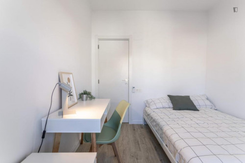 Inviting 4-bedroom apartment in Nou Moles