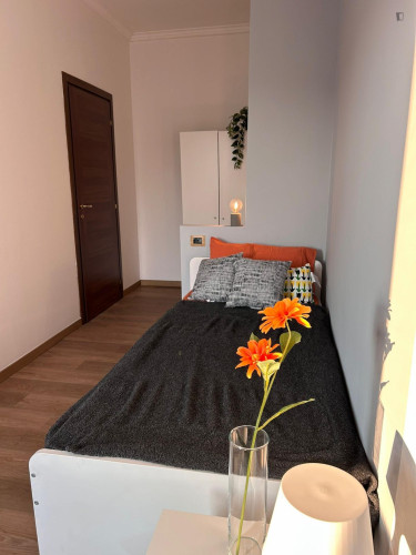 Cosy single bedroom in the vicinity of Brescia's main train station