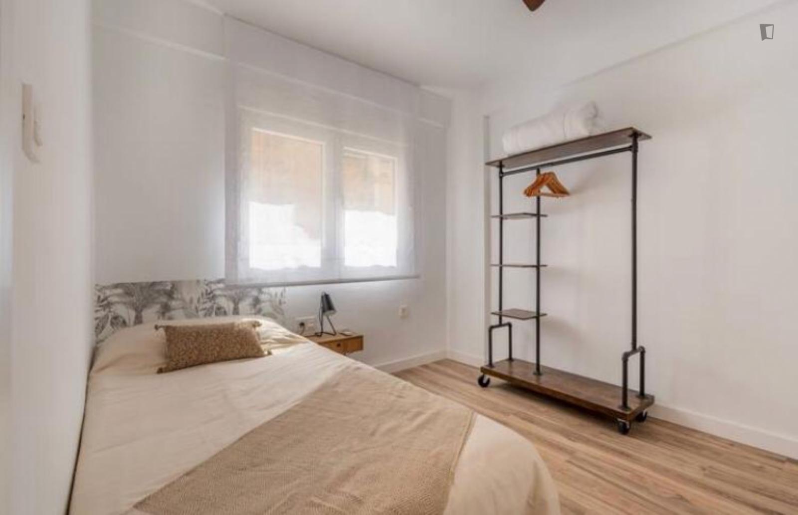 Neat And Cosy Single Bedroom In Zaidín - 1