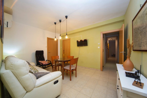 Habitación con mucha luz natural y balcón privado - Gallery - 8