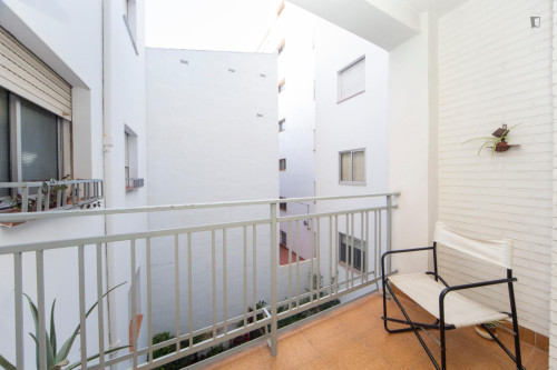Habitación con mucha luz natural y balcón privado - Gallery - 5