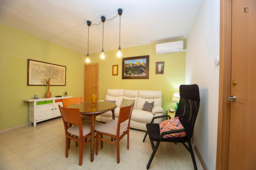 Habitación con mucha luz natural y balcón privado - Gallery - 7