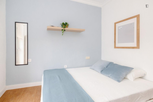 Cozy single bedroom with balcony - Gallery - 6