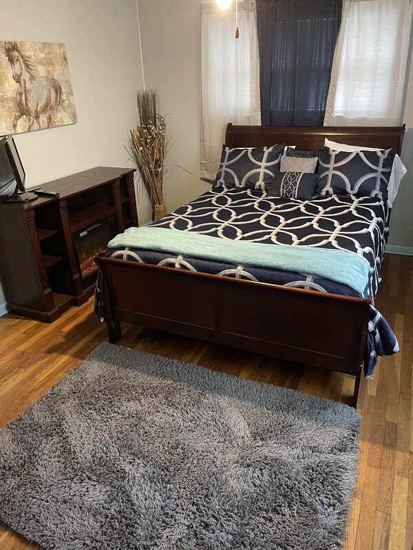  Queen Size Bed Room One(Full Room)  -  Comfort Ranch  - Gallery -  1