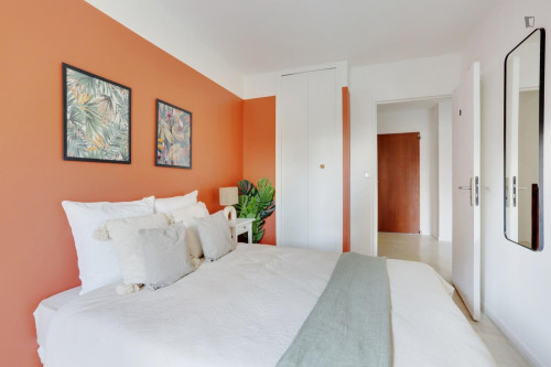 Colorful Bedroom of 10 m² in Boulogne-Billancourt