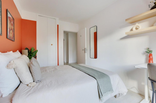 Colorful Bedroom of 10 m² in Boulogne-Billancourt