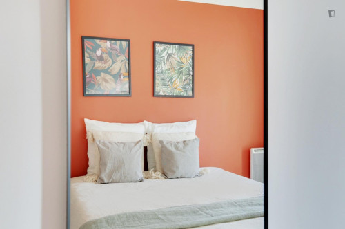 Colorful Bedroom of 10 m² in Boulogne-Billancourt