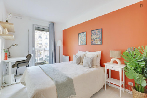 Colorful Bedroom of 10 m² in Boulogne-Billancourt