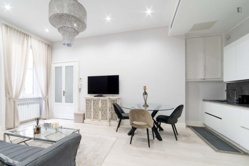 2-Bedroom Apartment in Moscova 