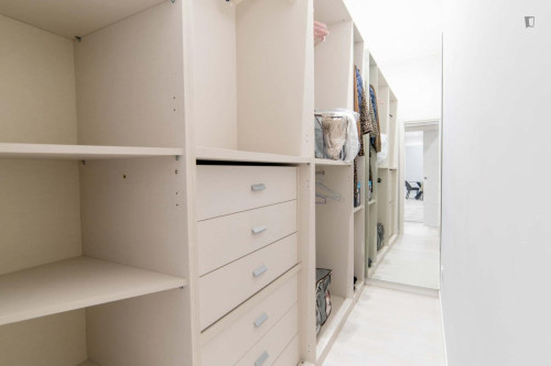 2-Bedroom Apartment in Moscova 