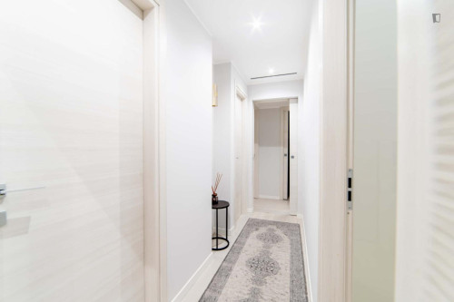 2-Bedroom Apartment in Moscova 