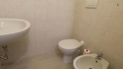 Interesting single ensuite bedroom near Università degli Studi di Sassari  - Gallery - 5