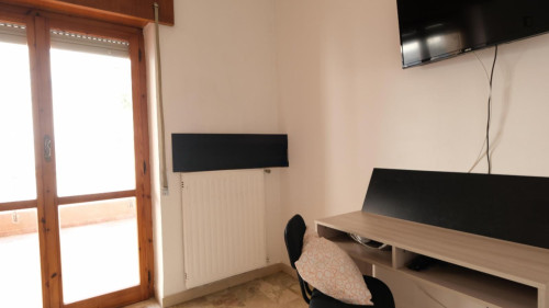Appealing single bedroom with a balcony, near Orti di San Pietro park - Gallery - 5