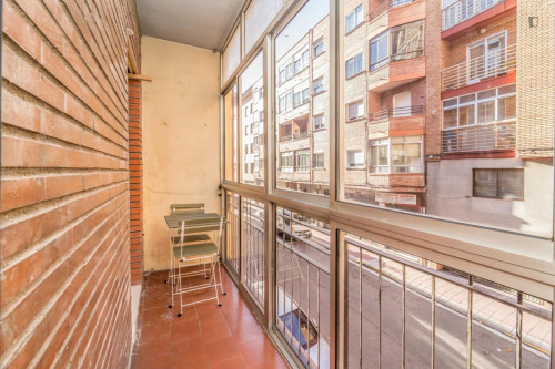 Great looking single bedroom with balcony - Gallery - 14