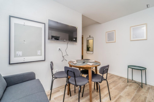 Great looking single bedroom with balcony - Gallery - 6