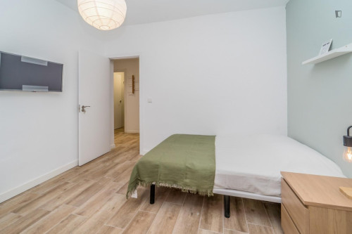Great looking single bedroom with balcony - Gallery - 15