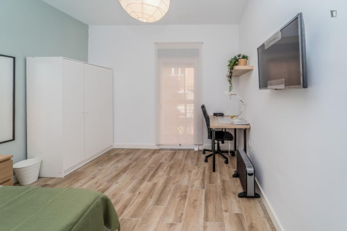 Great looking single bedroom with balcony - Gallery - 17