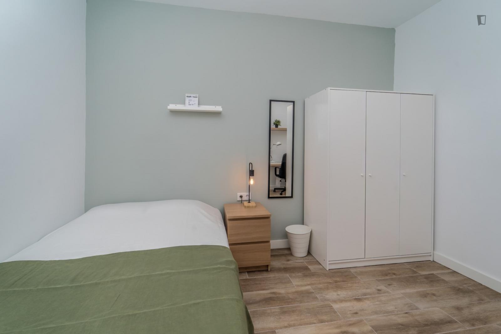 Great Looking Single Bedroom With Balcony - 1