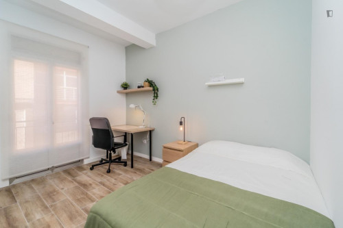 Attractive single bedroom with balcony