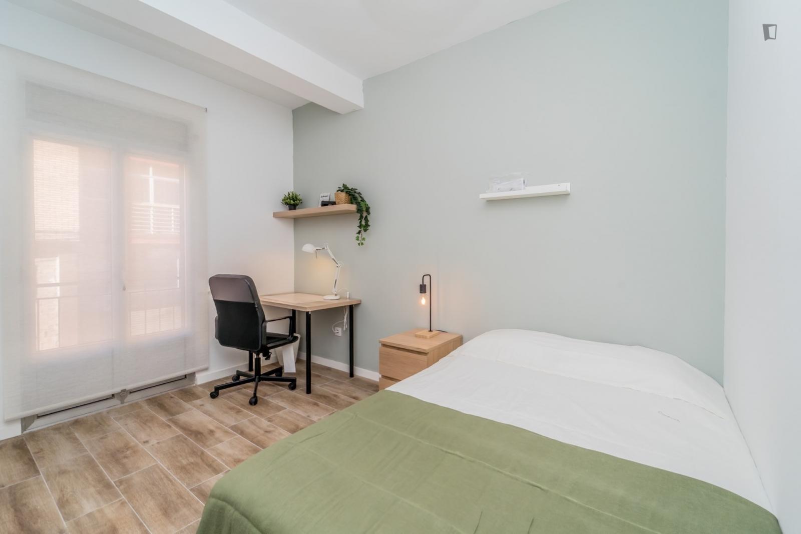 Attractive Single Bedroom With Balcony - Attractive single bedroom with balcony - Gallery - 1