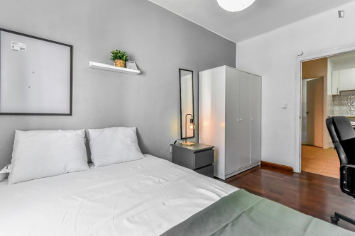 Attractive single bedroom