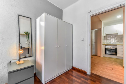 Attractive single bedroom