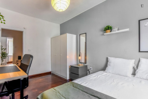 Cozy single bedroom
