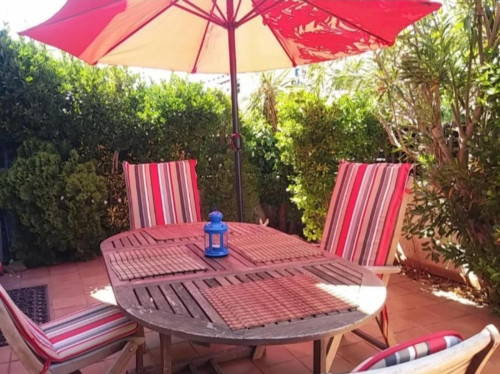 2-bedroom house, with outdoor area and swimming pool