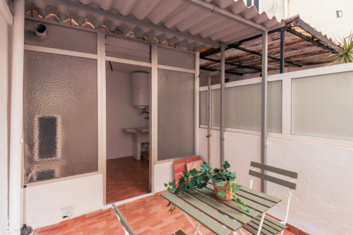 Attractive single bedroom