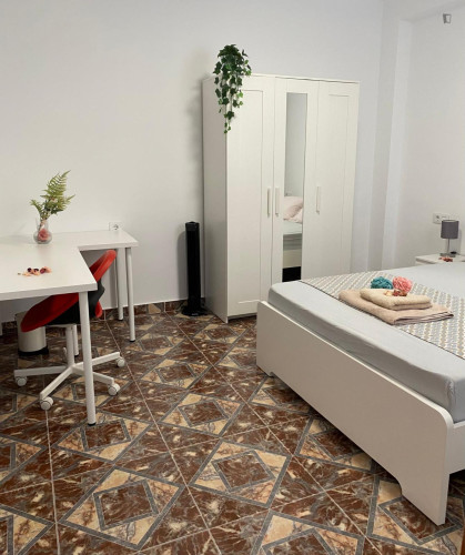 Double Bedroom In A 4-Bedroom Flat Close To Puerta De Purchena