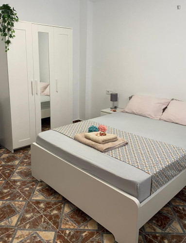 Double Bedroom In A 4-Bedroom Flat Close To Puerta De Purchena