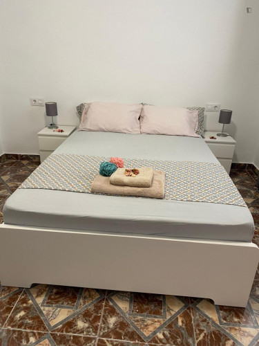 Double Bedroom In A 4-Bedroom Flat Close To Puerta De Purchena