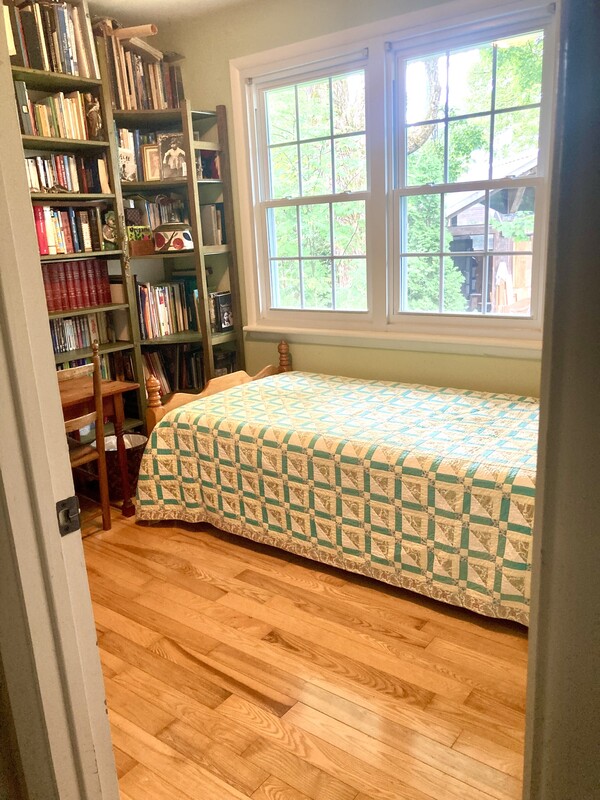  Upstairs 2nd Bedroom (Full Room)  -  peaceful and comfortable   - Gallery -  1