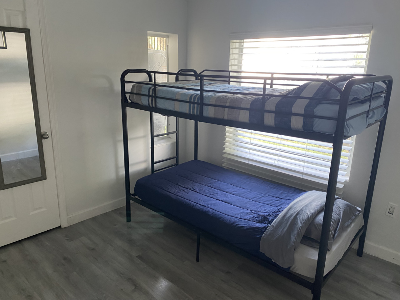 Bed In A 6-Bed Mixed Gender Room - Spacious w/ relaxing neighborhood nearby West Buena Vista Park House - Gallery - 23