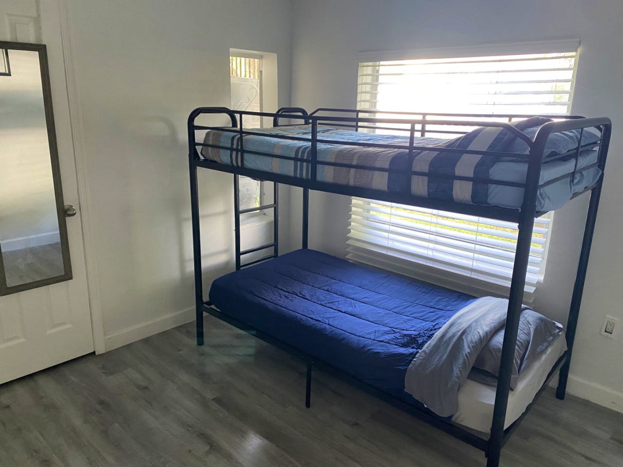 Bed In A 6-Bed Mixed Gender Room - Spacious w/ relaxing neighborhood nearby West Buena Vista Park House - Gallery - 15