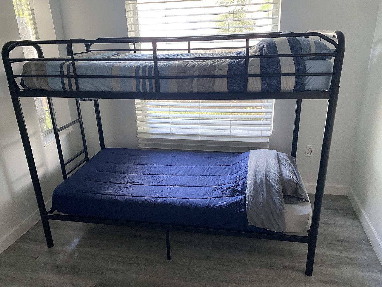 Bed In A 6-Bed Mixed Gender Room - Spacious w/ relaxing neighborhood nearby West Buena Vista Park House - Gallery - 10