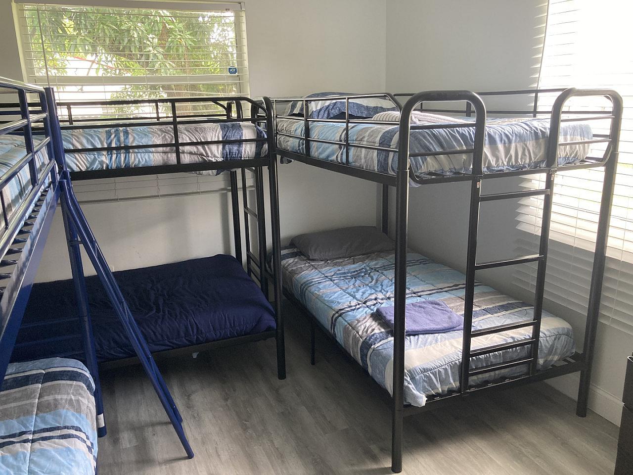 Bed In A 6-Bed Mixed Gender Room - Spacious w/ relaxing neighborhood nearby West Buena Vista Park House - Gallery - 35