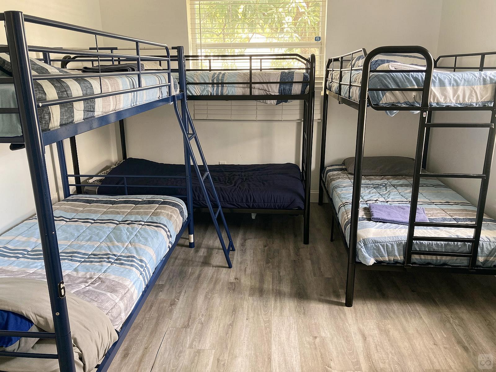  Bed In A 6-Bed Mixed Gender Room  -  Spacious House w/ relaxing neighborhood nearby  West Buena Vista Park  - Gallery -  3