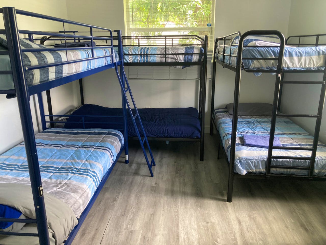  Bed In A 6-Bed Mixed Gender Room  -  Spacious House w/ relaxing neighborhood nearby  West Buena Vista Park  - Gallery -  12