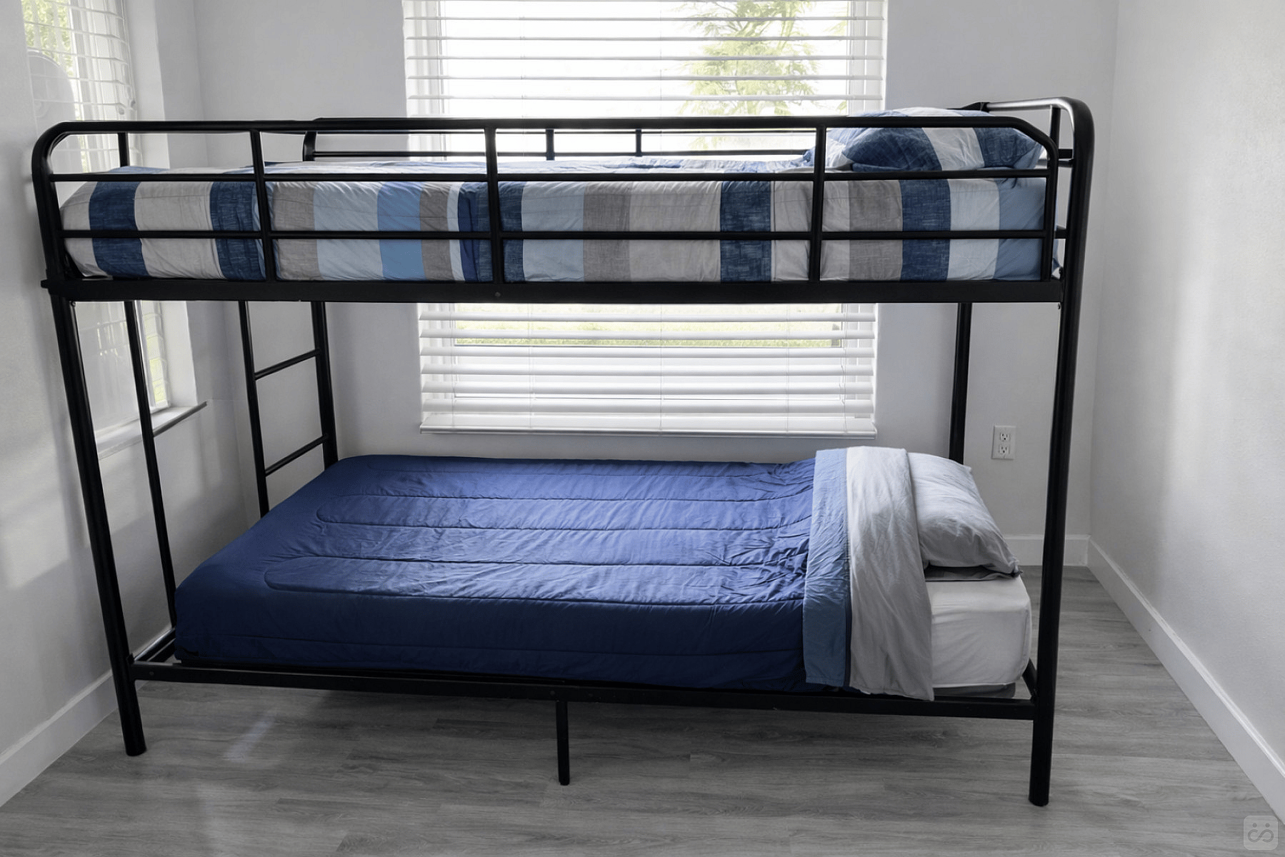  Bed In A 6-Bed Mixed Gender Room  -  Spacious House w/ relaxing neighborhood nearby  West Buena Vista Park  - Gallery -  8