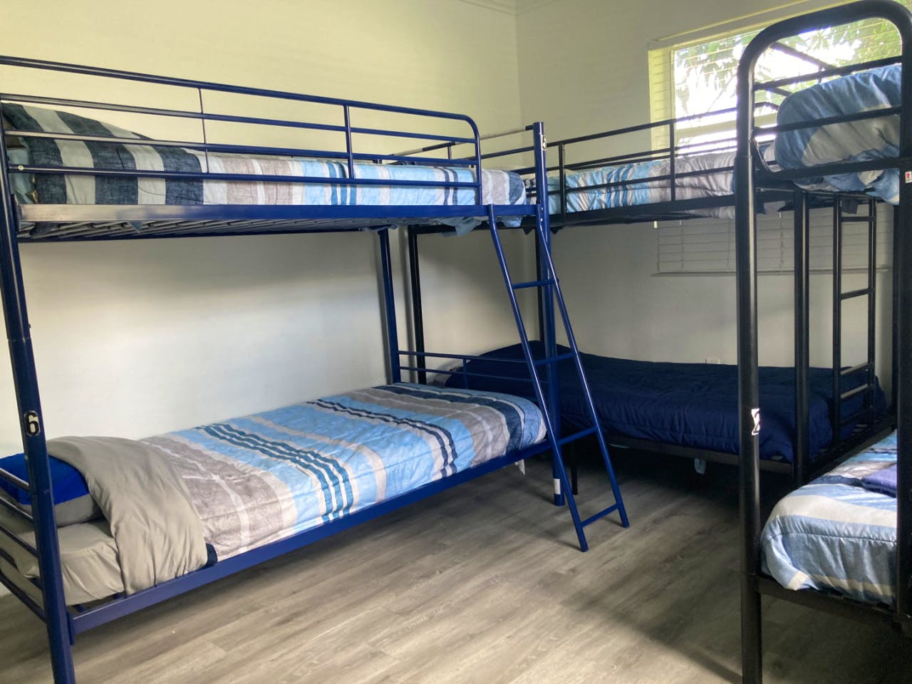 Bed In A 6-Bed Mixed Gender Room - Spacious House w/ relaxing neighborhood nearby West Buena Vista Park - Gallery - 13