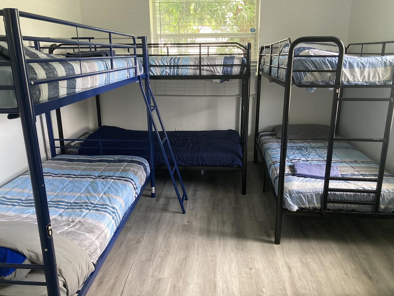  Bed In A 6-Bed Mixed Gender Room  -  Spacious House w/ relaxing neighborhood nearby  West Buena Vista Park  - Gallery -  28