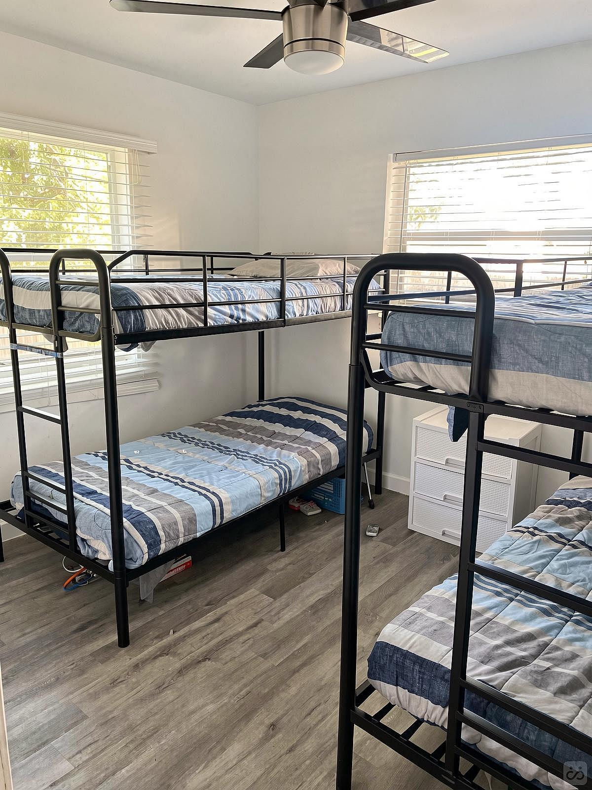 Bed In A 4-Bed Mixed Gender Room - Spacious House w/ relaxing neighborhood nearby West Buena Vista Park - Gallery - 18