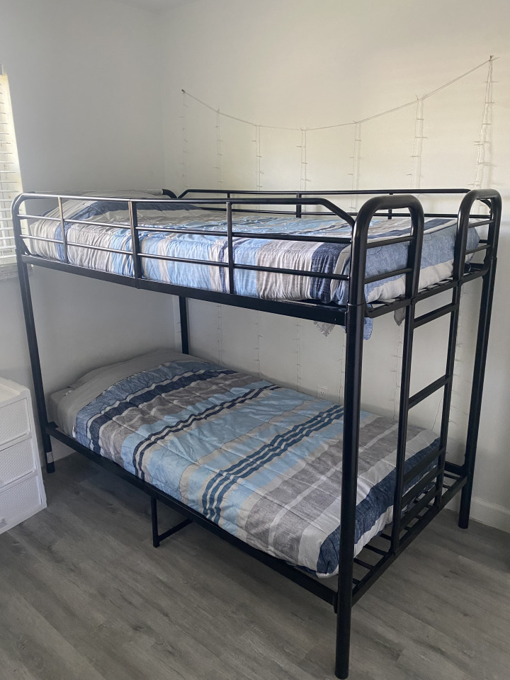 Bed In A 4-Bed Mixed Gender Room - Spacious w/ relaxing neighborhood nearby West Buena Vista Park House - Gallery - 6