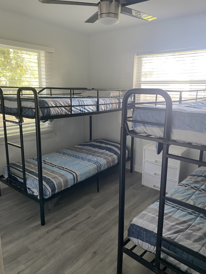 Bed In A 4-Bed Mixed Gender Room - Spacious w/ relaxing neighborhood nearby West Buena Vista Park House - Gallery - 1